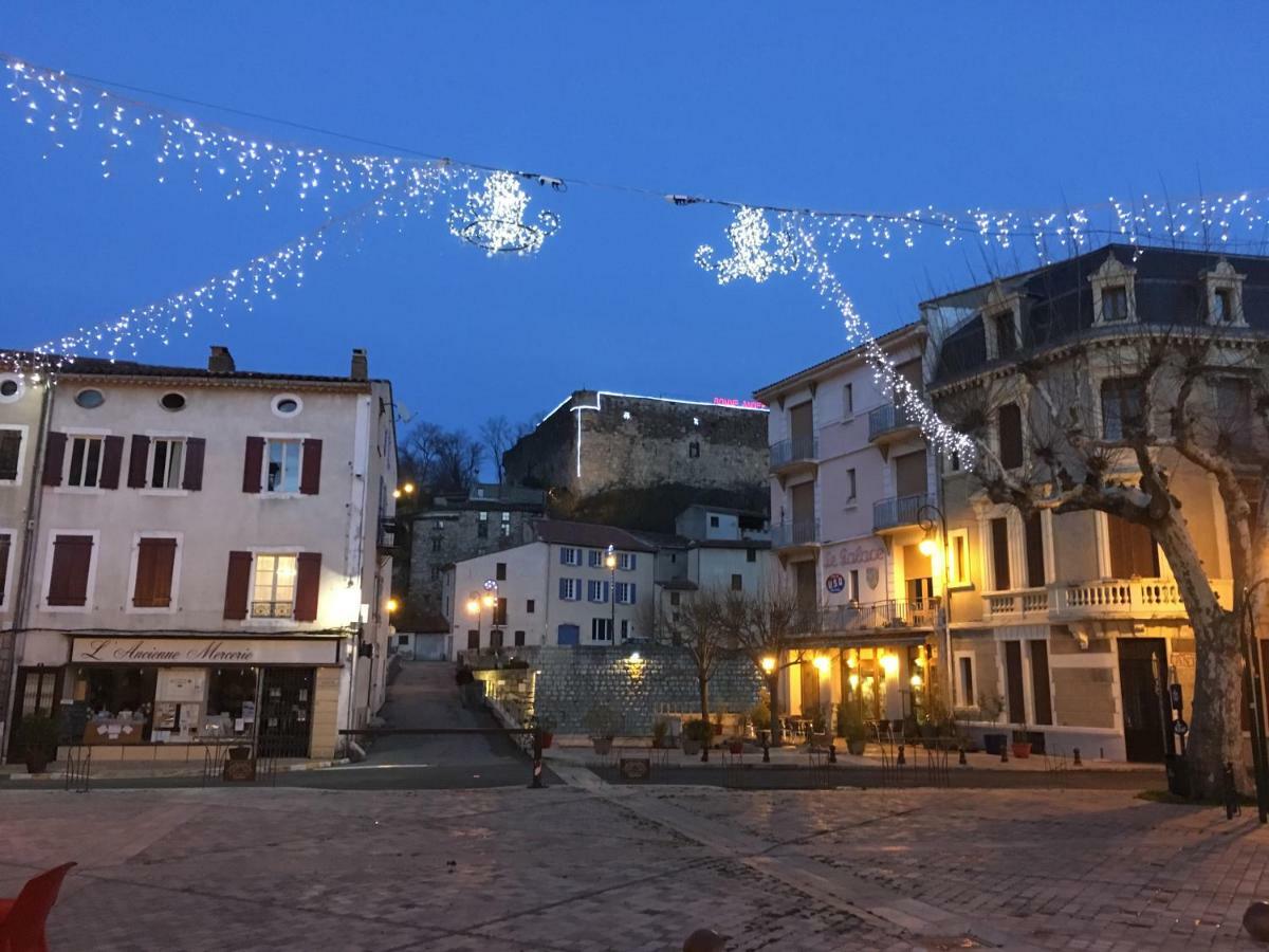 Entre L'Eglise Et La Place Villa Quillan Eksteriør billede