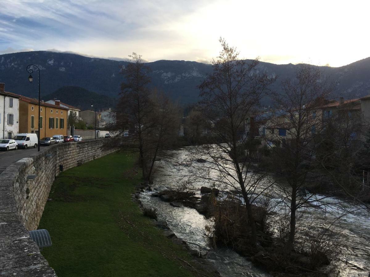 Entre L'Eglise Et La Place Villa Quillan Eksteriør billede