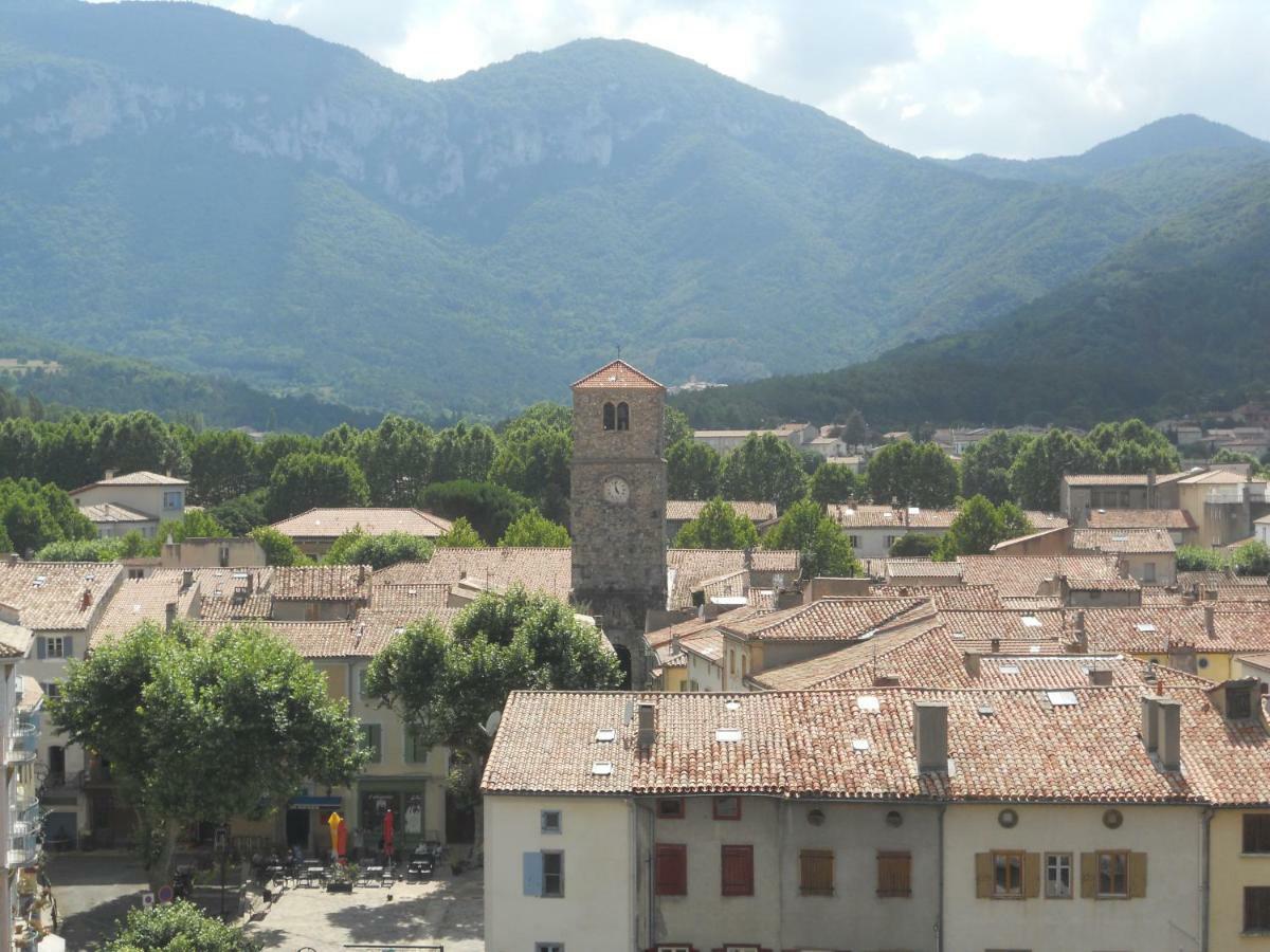 Entre L'Eglise Et La Place Villa Quillan Eksteriør billede