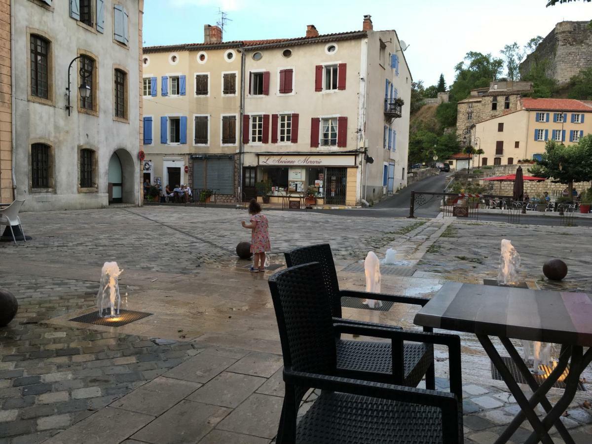 Entre L'Eglise Et La Place Villa Quillan Eksteriør billede